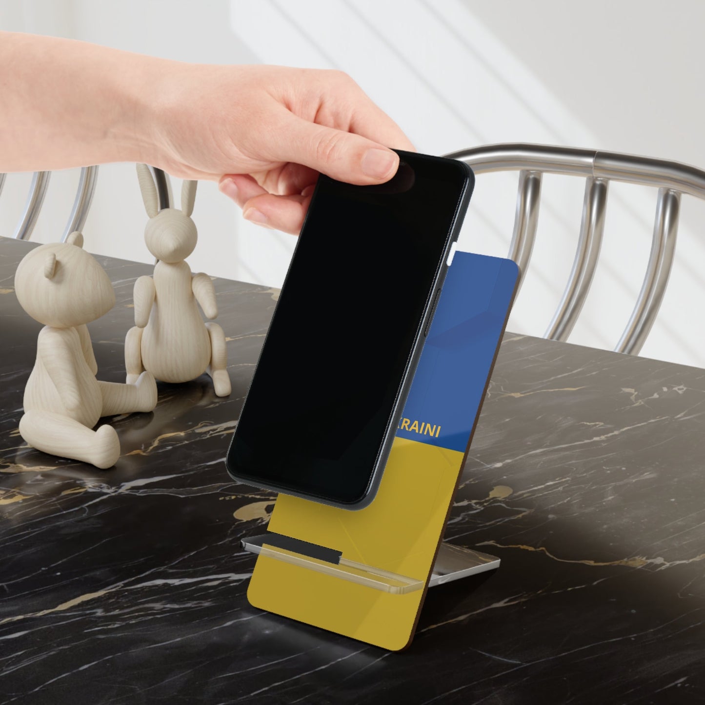 Mobile Display Stand for Smartphones with Slava Ukraini Design - Wholesale Electronics